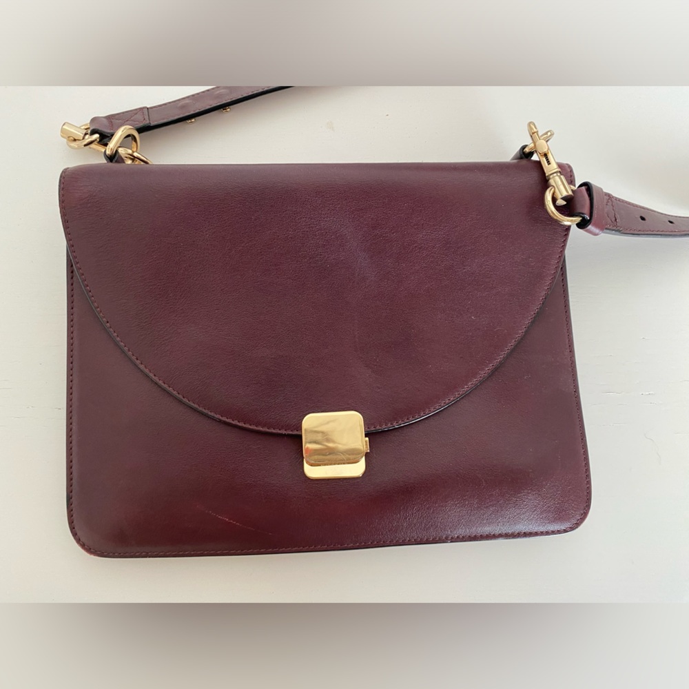 Cuyana Lock Bag - Made in Italy Adjustable Shoulder/Crossbody Bag in Burgundy